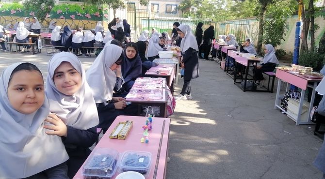 بازارچه‌دانش‌آموزی در دبستان نیایش2؛ تجلی استعدادها و همبستگی