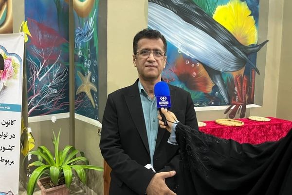 باید عشق به کتابخوانی را در نسل جوان تقویت کرد