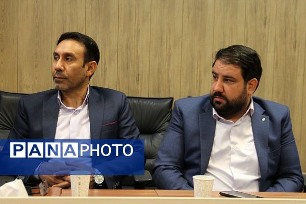 برگزاری جلسه توجیهی مدیران دوره متوسطه اول در سالن فرهنگ بهارستان دو