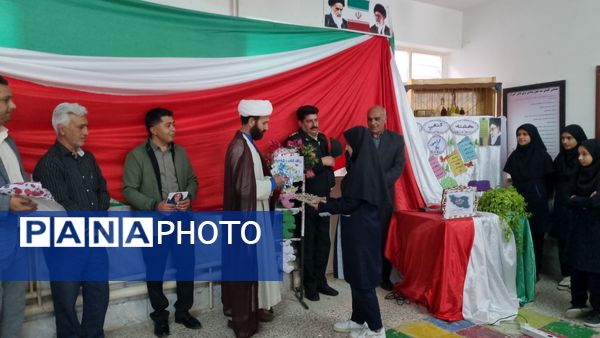 نواخته شدن زنگ کتاب و کتابخوانی در دبیرستان سمیه نوخندان