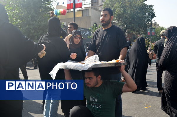 تجمع بزرگ جاماندگان اربعین در تهران