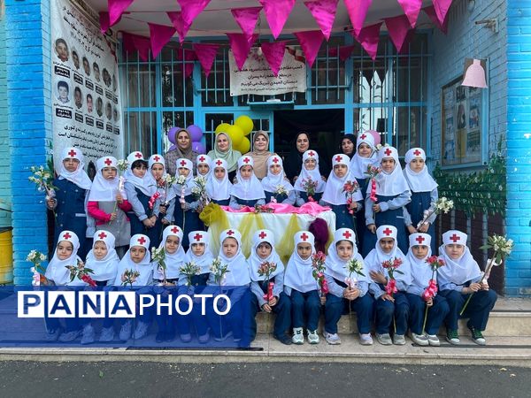 جشن ولادت حضرت زینب (س) و روز پرستار در دبستان المهدی ناحیه ۲ کرج