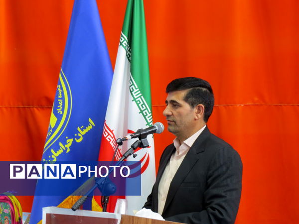 توزیع ۱۵ هزار پک لوازم التحریر کمیته امداد بین دانش‌آموزان نیازمند