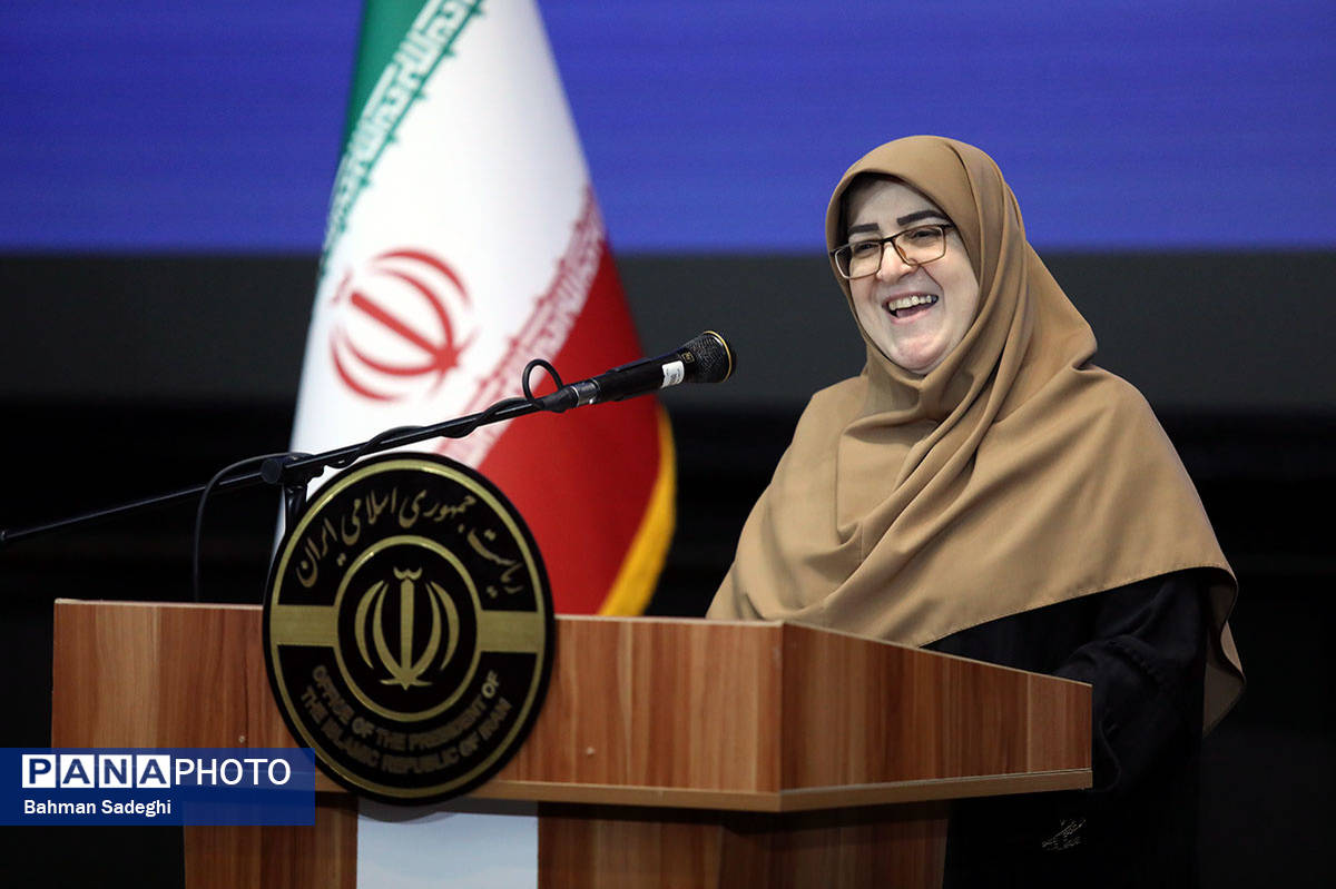 مدیون تک‌تک کسانی هستیم که در ۸ سال دفاع مقدس از پای افتادند تا ما از پای نیفتیم