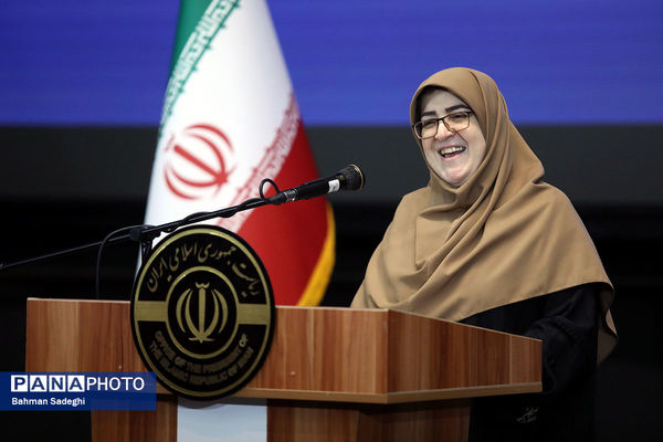 مدیون تک‌تک کسانی هستیم که در ۸ سال دفاع مقدس از پای افتادند تا ما از پای نیفتیم