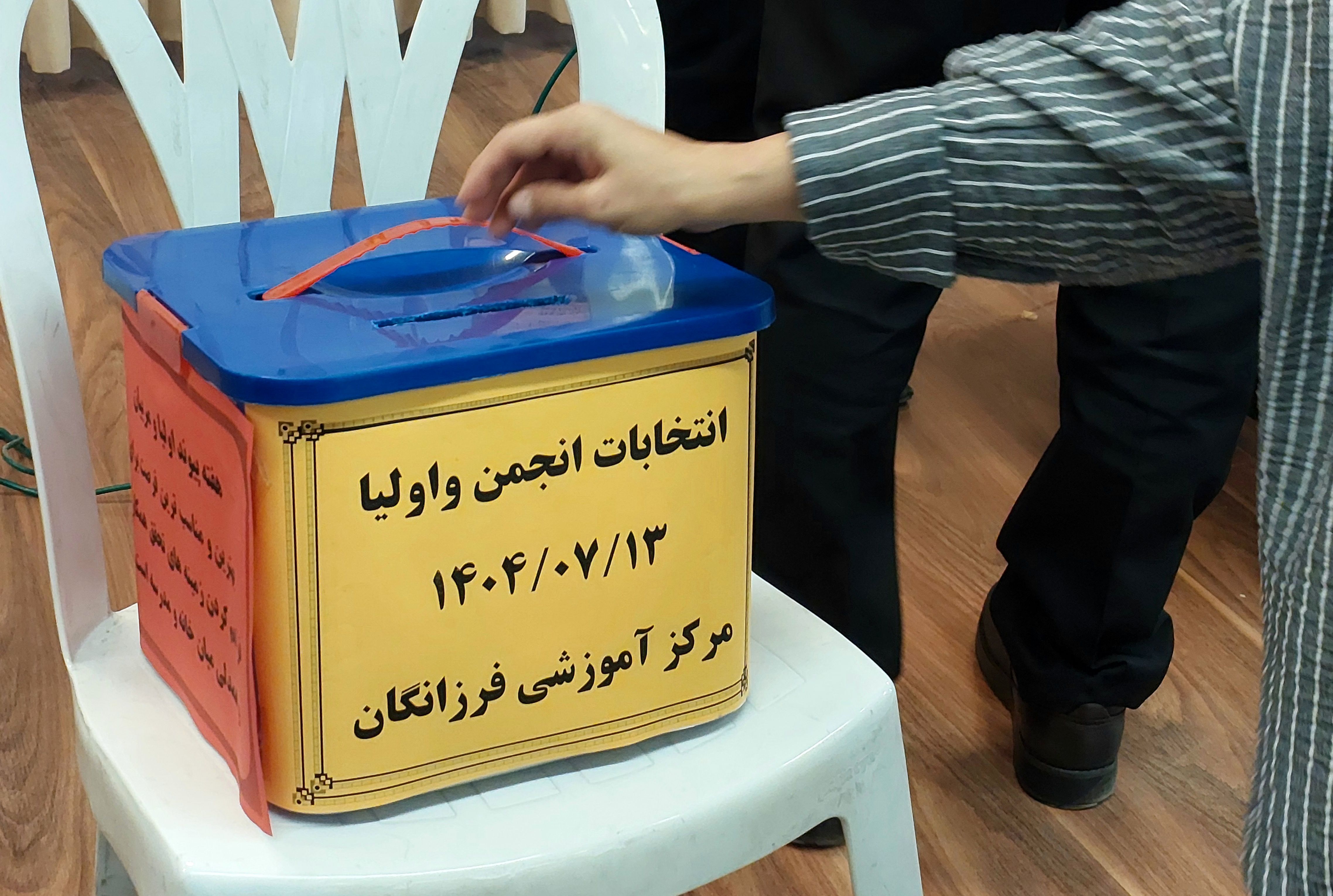 انتخابات انجمن اولیا و مربیان در دبیرستان فرزانگان قائمشهر