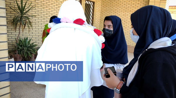 بازگشت معنوی دانش‌آموز حاجی‌آبادی از سفر پرفیض حج