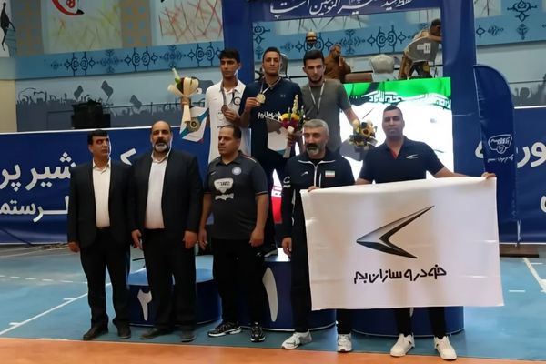 قهرمانی کشتی‌گیر کرمانی در رقابت‌های پهلوانی کارگران کشور