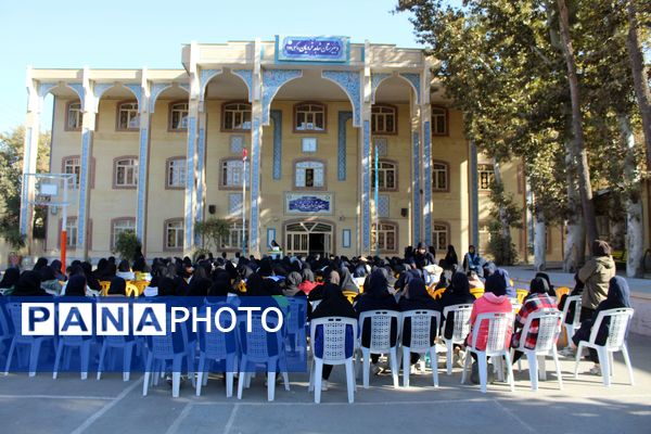 گرامیداشت روز آزمایشگاه در دبیرستان دخترانه شاهد غرویان وکیلی (۲۲)