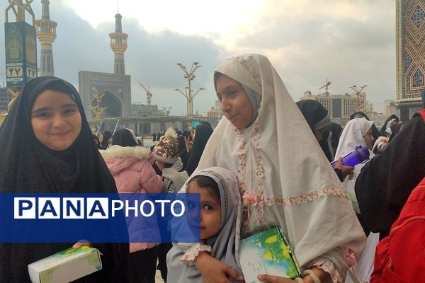 اردوی زیارتی دانش‌آموزان دبستان شاهد حاج تقی آقا بزرگ به حرم مطهر رضوی (ع)