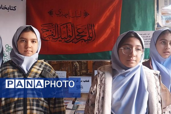 ایجاد غرفه‌های کتاب توسط دانش‌آموزان به مناسبت هفته کتاب و کتابخوانی در ناحیه دو شهرری 