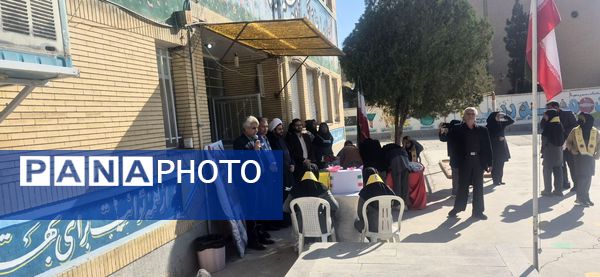 انتخابات شورای دانش آموزی در دبیرستان دخترانه امید 