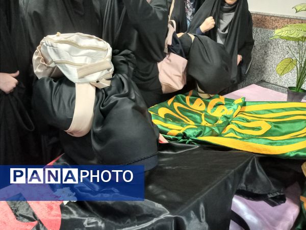 حضور دانش‌آموزان دبیرستان میعاد قم در همایش مرکز مدیریت حوزه علمیه خواهران به مناسبت دهه کرامت