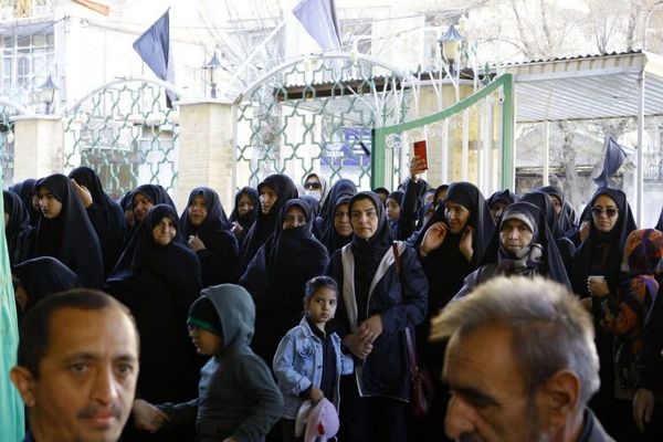 مراسم پیاده روی از مسجد موسی بن جعفر تا امام زاده اسماعیل درشهرستان فیروزکوه