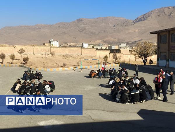 هنرستان کار و دانش رهبری میزبان مانور نمادین زلزله شد