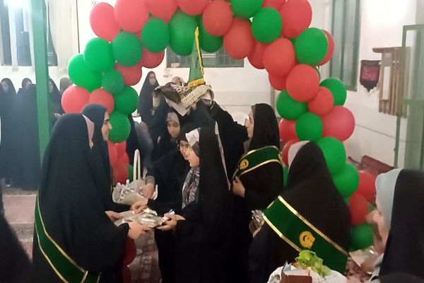 حالت پرواز؛ لحظاتی از خودسازی و تفکر در دل مسجد 