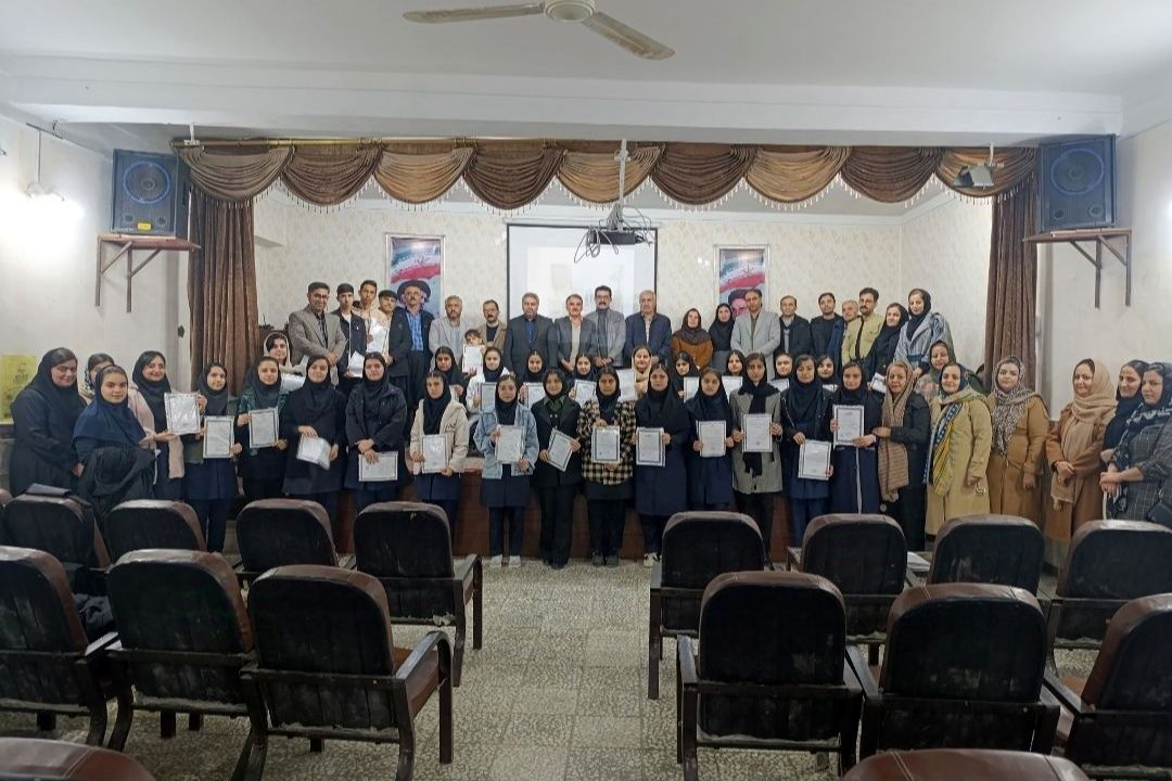 تجلیل از دانش‌آموزان برتر جشنواره خوارزمی در شهرستان دهگلان