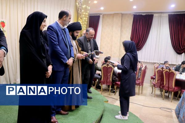 جشن فارغ‌التحصیلی دانش‌آموزان دختر بروجنی