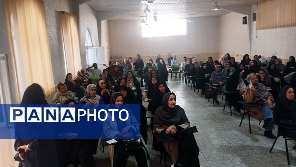 هم‌دلی خانه و مدرسه در نخستین جلسه اولیا و مربیان در مدرسه شاهد شهید کلانتری