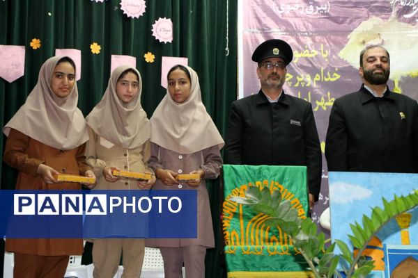 ۴۰۰ نفر از دختران پیشتاز بندرخمیر، پرچم امام مهربانی را به آغوش کشیدند