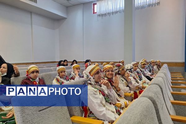 چهل و سومین جشنواره فرهنگی هنری فردا در دبستان آرمینه مصلی نژاد ناحیه۶ 