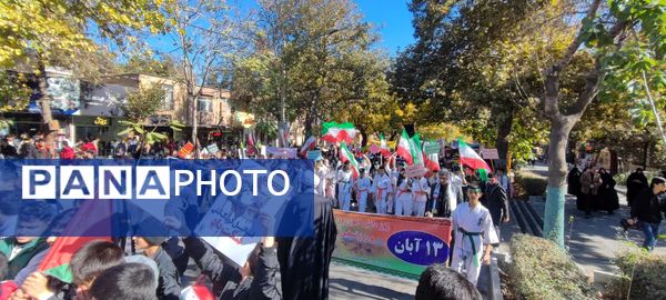 طنین شعارهای ضد استکباری در شاندیز