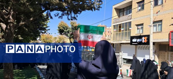 مشت هایی از نماد استواری و شجاعت 