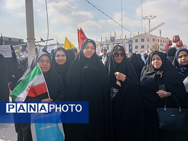 حماسه دانش‌آموزان مشهدی در روز ۱۳ آبان