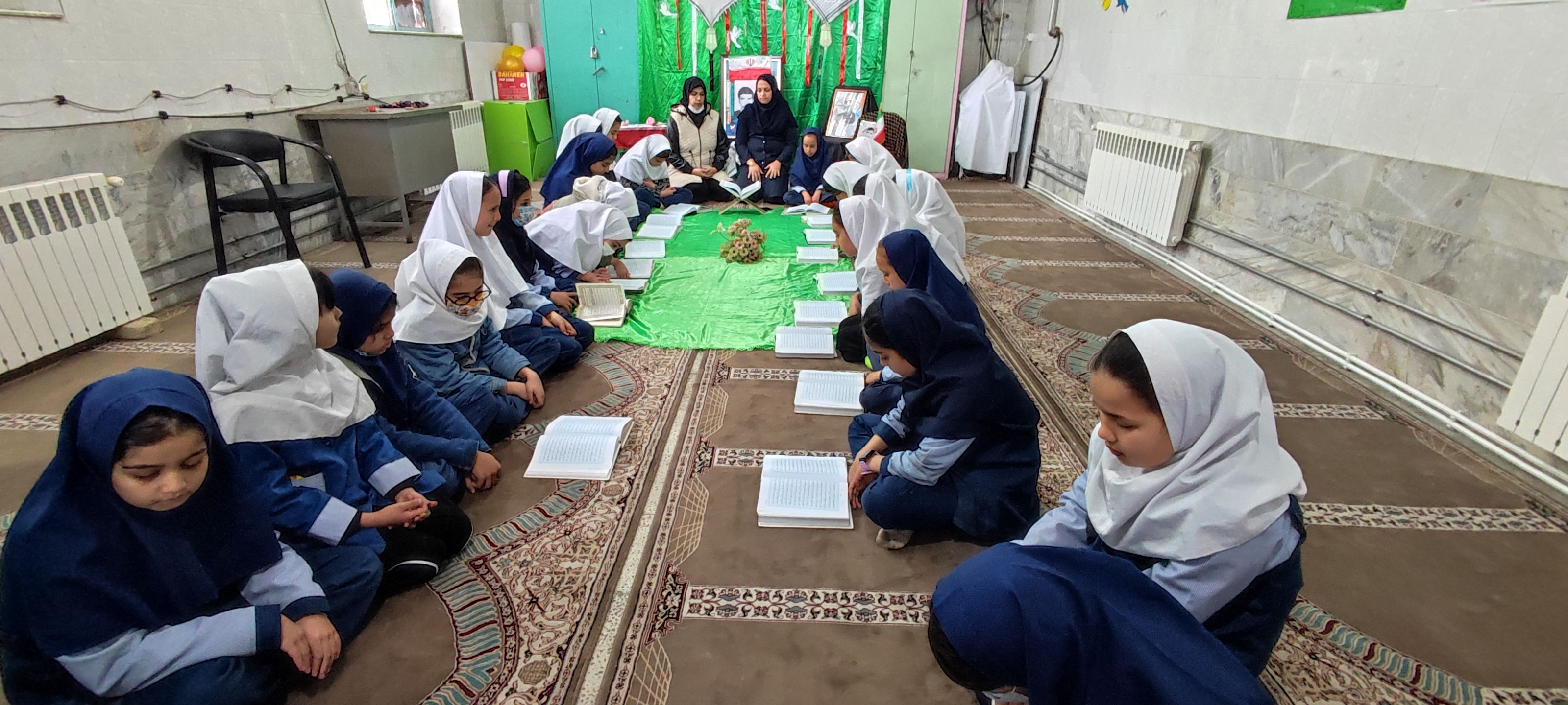محفل انس با قرآن در ماه مبارک رمضان در مدرسه شهید خاقانی شیروان