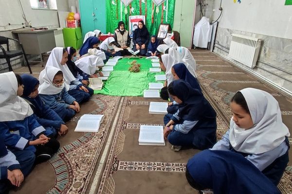 محفل انس با قرآن در ماه مبارک رمضان در مدرسه شهید خاقانی شیروان
