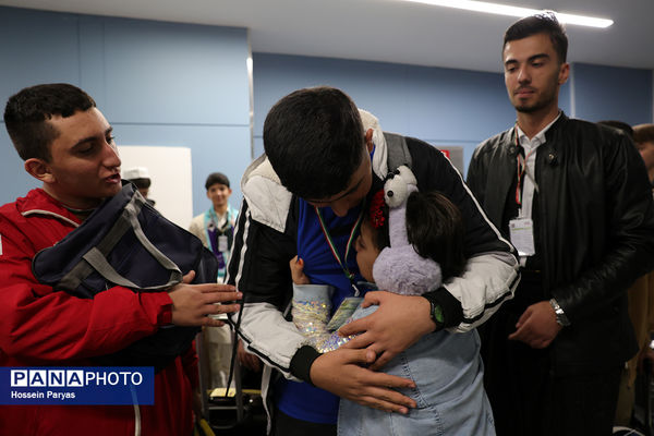 آیین بدرقه دانش‌آموزان و مربیان عمره‌گزار به سرزمین وحی