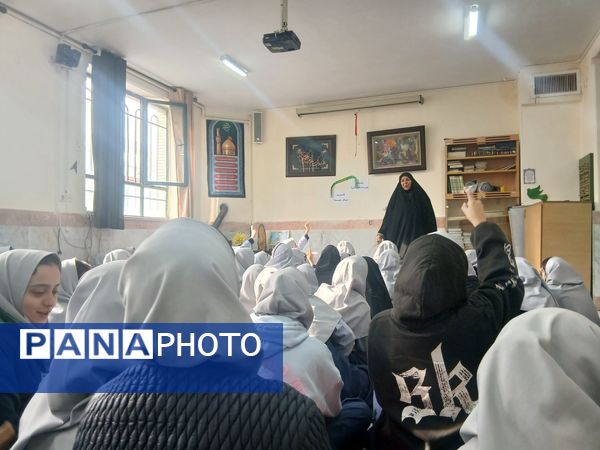 روایتگری زندگی  شهدا از زبان خواهر شهید محرابی دبستان میثاق ناحیه سه