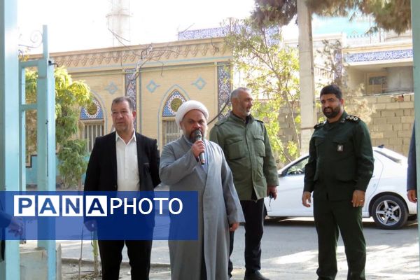 احترام به مقام شهدا با حضور فرماندهان و بسیجیان در گلزار بی‌بی سکینه(س) شهرستان ملارد