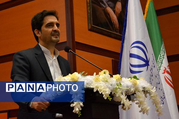 نشست هم‌اندیشی معاونین پرورشی، روحانیون امین و ائمه جماعات در بهارستان‌دو