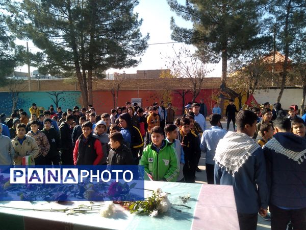 مراسم وداع با شهید گمنام در دبیرستان آیت الله خامنه‌ای شهرستان خلیل‌آباد 