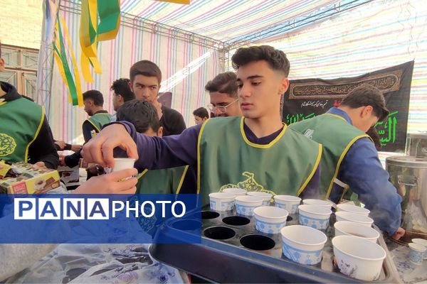 در اغنای دل‌ها هنرستان موفقیان اسلامشهر میزبان آیین فاطمیه و سفره احسان بانوی نور بود