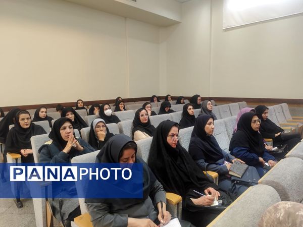 نشست تخصصی رابطین پژوهش؛ گامی برای توسعه علمی مدارس ناحیه ۶