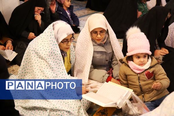 مراسم قرائت دعای ام داوود در امامزاده سید عباس بن موسی (ع) در بجنورد 