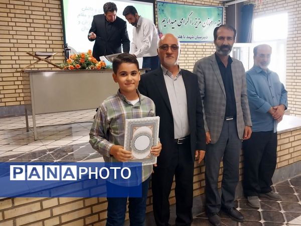مراسم تجلیل از برگزیدگان مسابقات فرهنگی و هنری در شهرستان ابهر