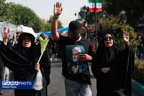 موکب «عشاق‌الحسین» سازمان دانش آموزی در راهپیمایی خانوادگی جاماندگان اربعین حسینی - تهران