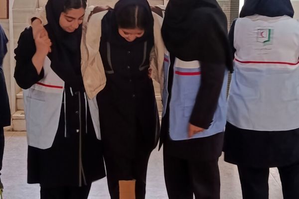 مانور زلزله در مدرسه مصلی نژاد ناحیه 6