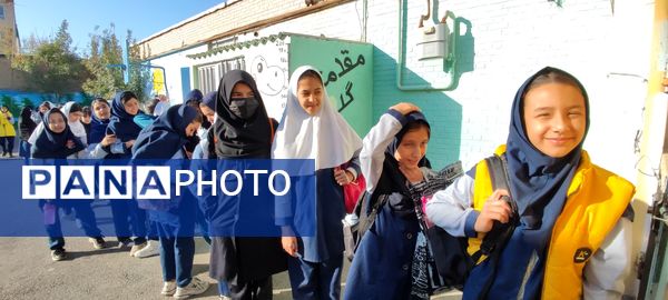 بازدید دانش آموزان مدرسه شهید خاقانی شیروان از کتابخانه اندیشه‌‌ در هفته کتاب و کتابخوانی