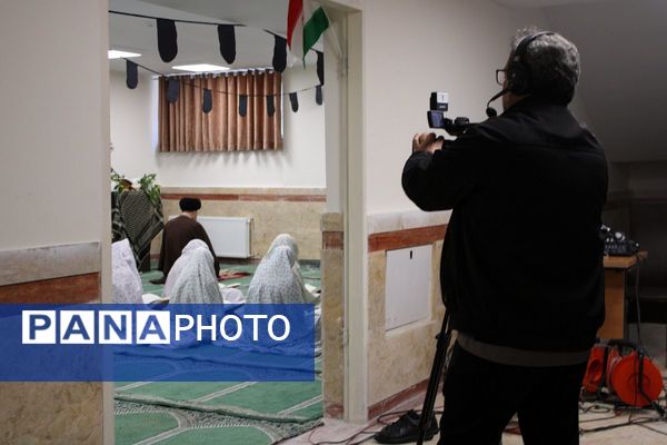 اقامه نماز جماعت در دبیرستان هجرانی پردیس به امامت امام جمعه شهرستان