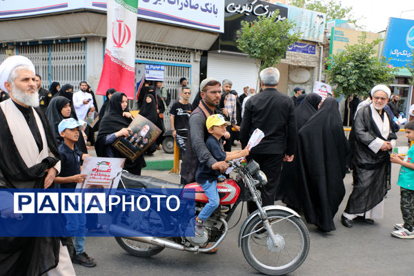 راهپیمایی نمازگزاران جمعه قم در محکومیت جنایات اردوگاه «النصیرات»