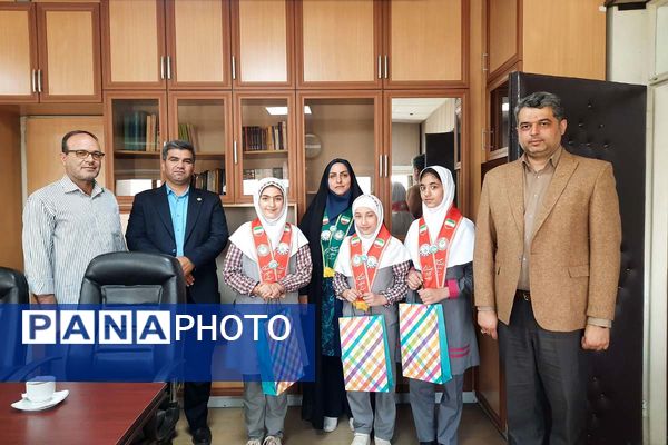 دیدار دانش آموزان پیشتاز پاکدشت با مدیرکل آموزش و پرورش شهرستانهای تهران