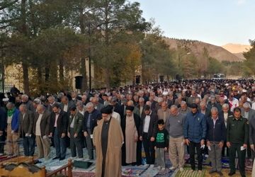 دستهای مردم آباده برای طلب باران به آسمان بلند شد