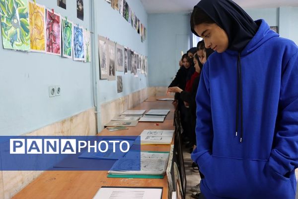 افتتاح نمایشگاه مدرسه انقلاب در هنرستان فنی حرفه‌ای‌کارآفرین شهرستان پیشوا