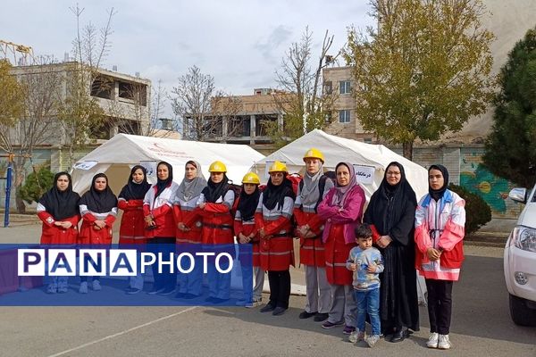 برگزاری مانور زلزله و ایمنی در مدرسه پایلوت شهرستان شهریار 