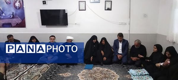 حضور معاون رئیس جمهوری در منازل جان باختگان معدن طبس در بخش انابد