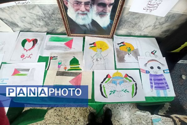 نمایشگاهی به نام نمایشگاه جبهه مقاومت در دبیرستان دخترانه دلیری 